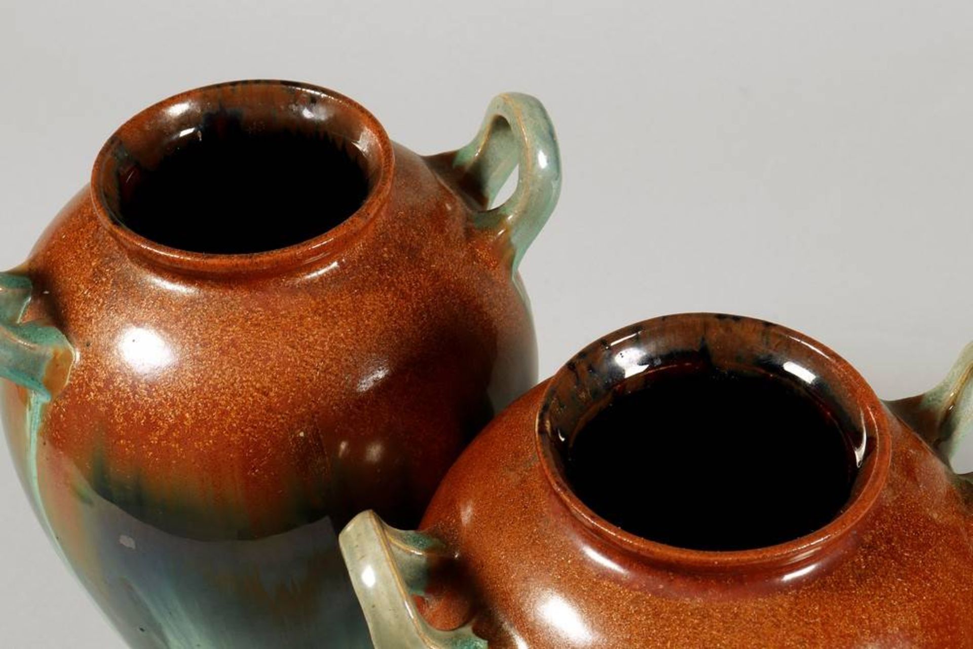 Pair of Art Nouveau vases poss. Belgium, ca. 1900, ovoid body, brown/green glaze, 2 small handles, - Bild 3 aus 4