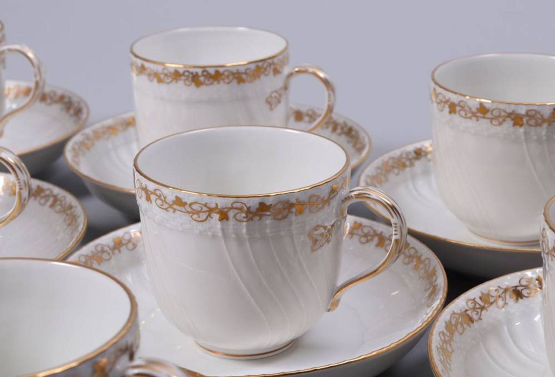 Lot mocca cups KPM-Berlin, 20th C., "Neuozier"-relief, gilt vine decoration, 8 cups and 9 saucers, - Bild 2 aus 3