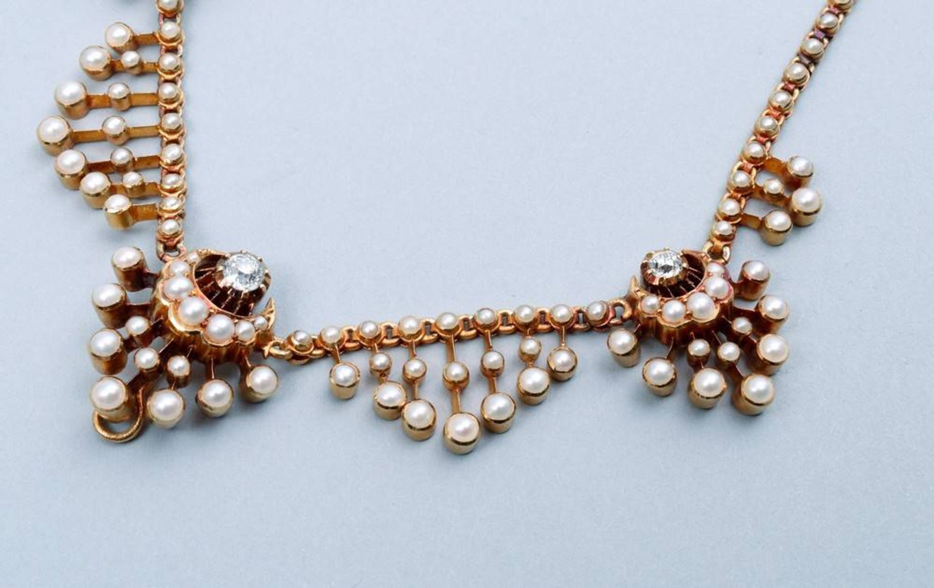 Victorian necklace 20kt gold, England, ca. 1880, seedpearls and 3 diamonds, ca. 0,12ct, 0,28ct. - Bild 3 aus 3