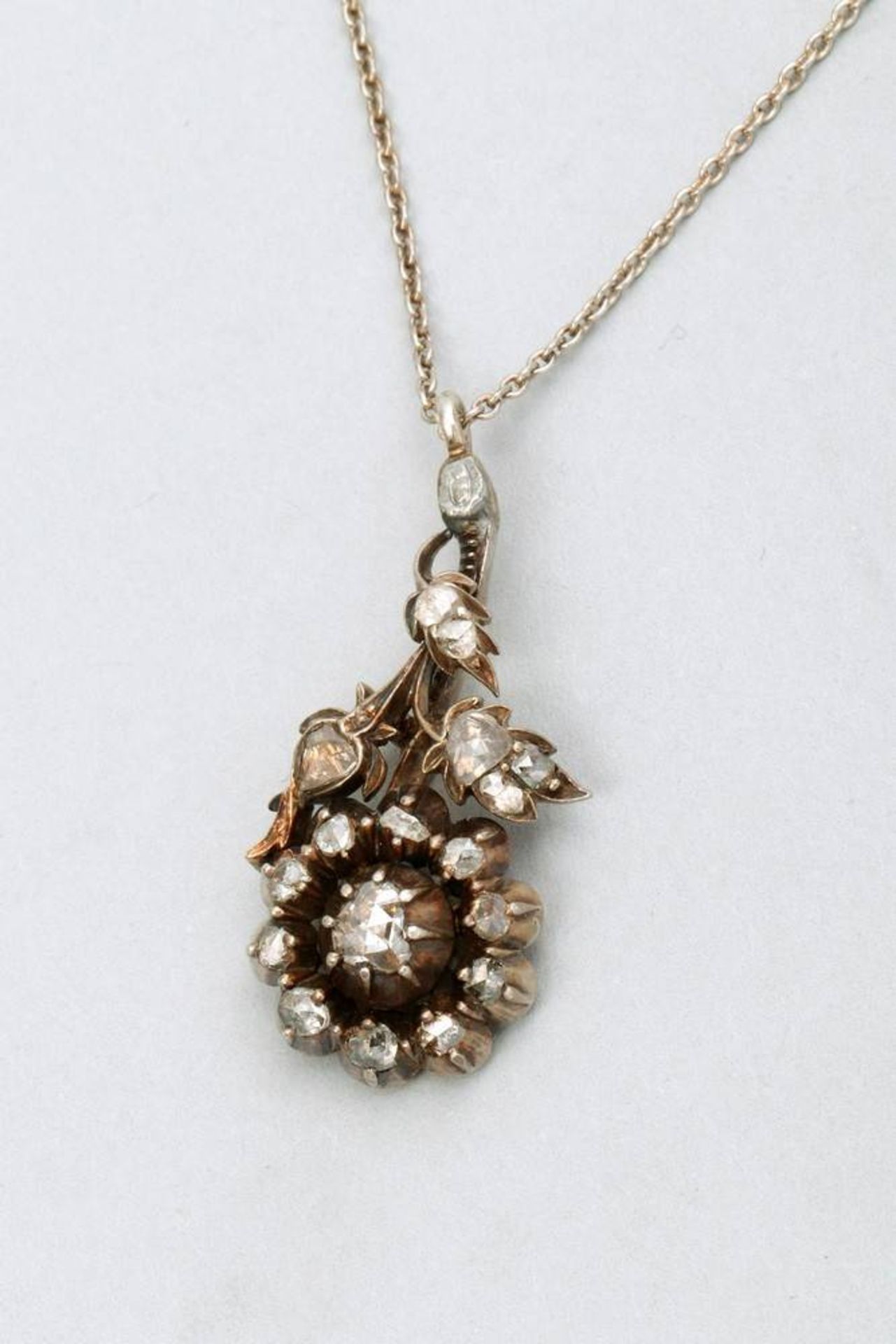 Pendant on chain333 gold, ca. 1880, set with 16 rose diamonds, old cut, tinted, si - p, 5,2g in