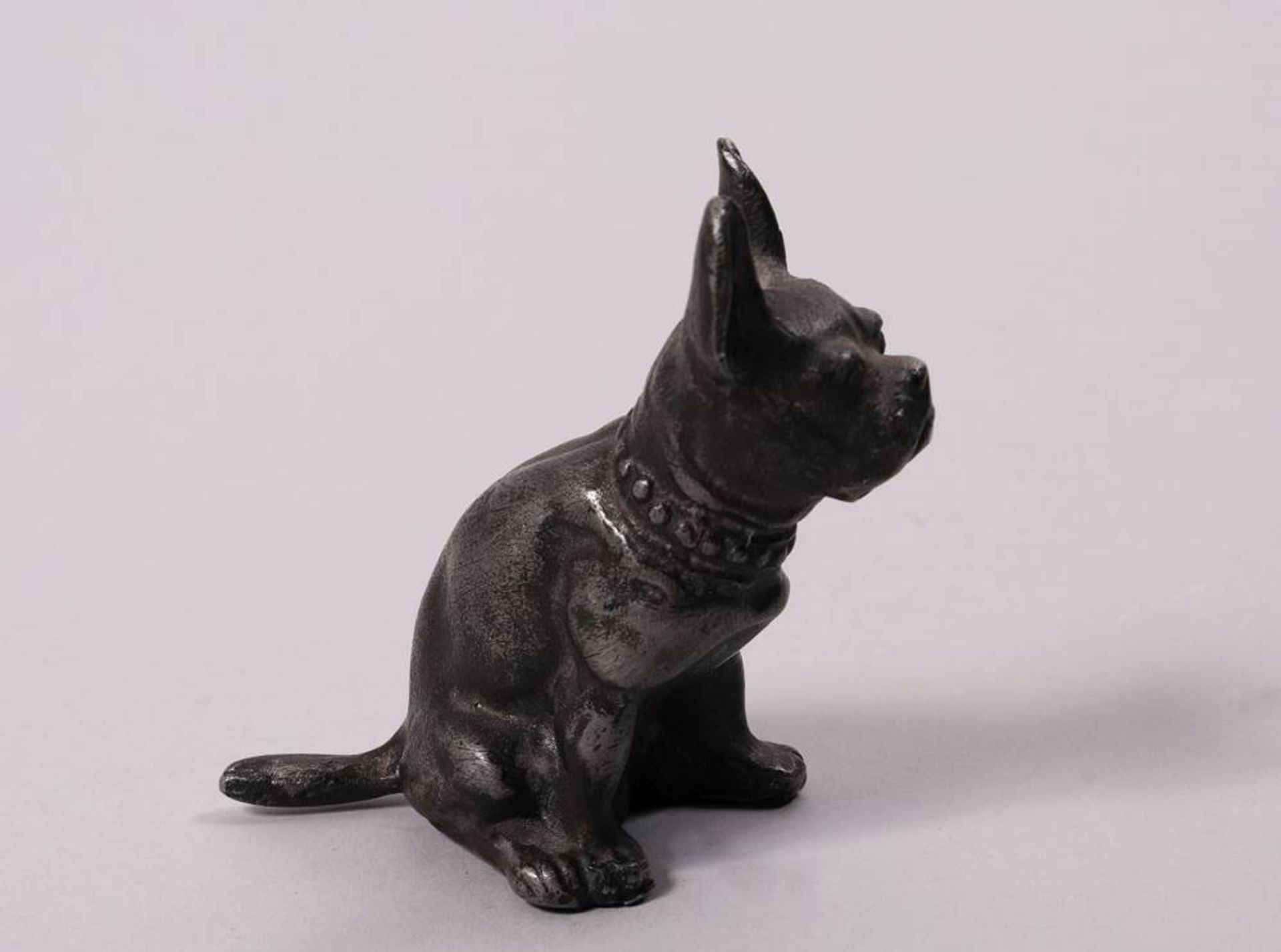 French bulldog-figurineposs. german, ca. 1930, cast metal, unmarked, H: 8cm, signs of ageKleine - Bild 2 aus 3