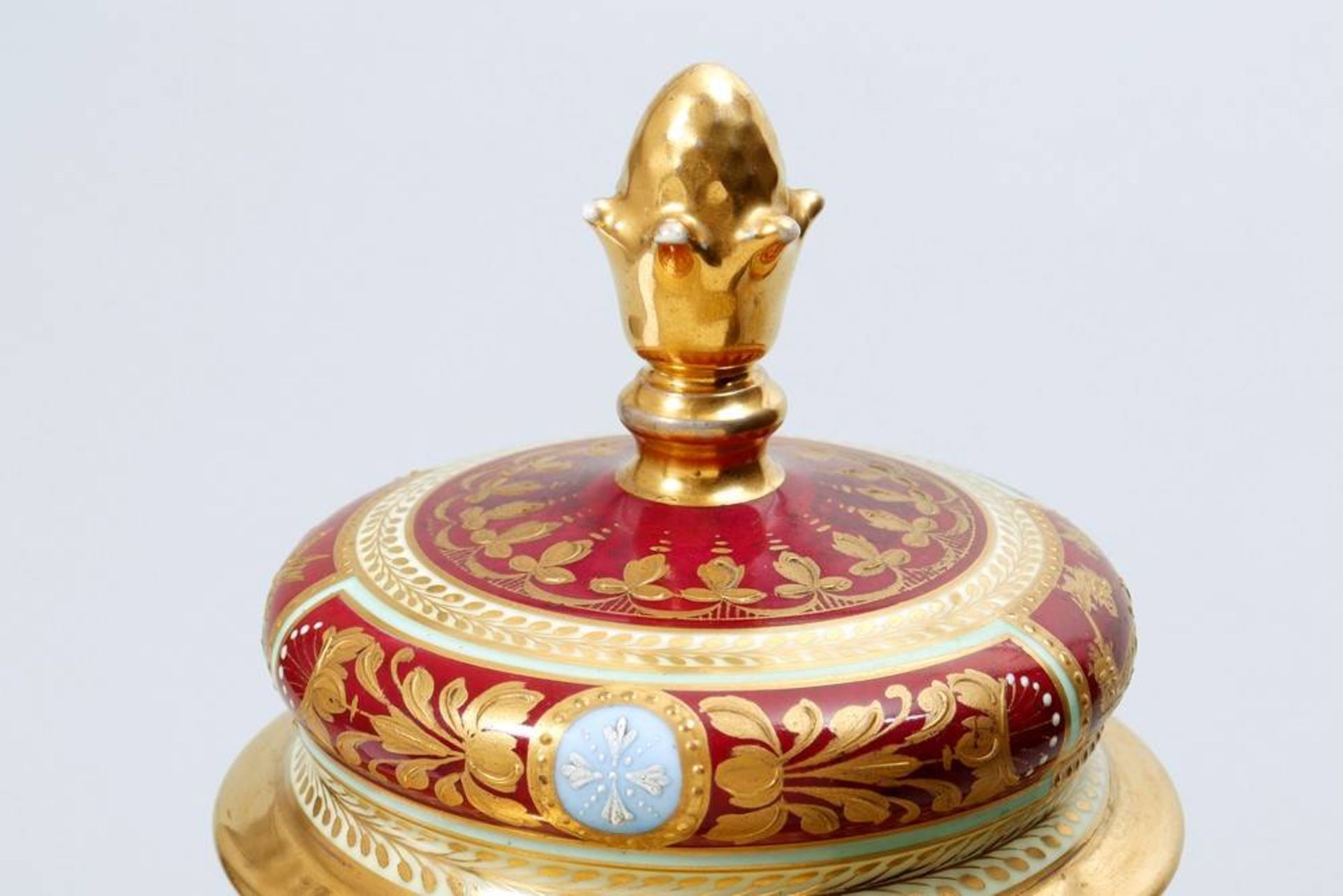 Lidded goblet Thuringa, ca. 1900, painted with mythological scene, H: 38cm, gold slightly - Bild 3 aus 7