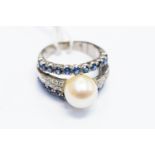 A cultured pearl single stone ring, pearl approx 9mm,