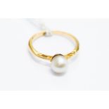 A pearl set 18ct yellow gold ring, size N, pearl, pearl approx 7.