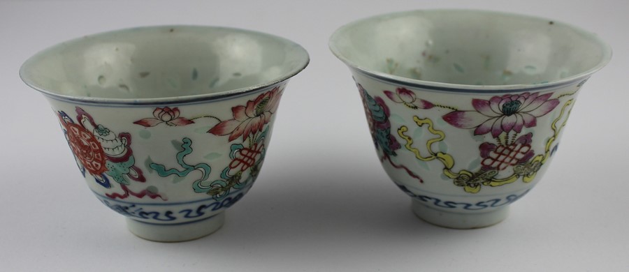 A pair of late 19th/early 20th century Chinese porcelain famille rose decorated rice bowls, with - Image 2 of 4