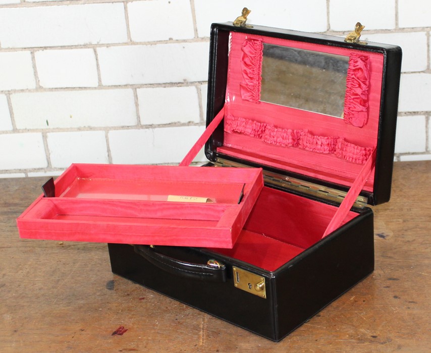 **REOFFER IN APR LONDON 60/80**A good black leather vanity case, fitted with a lift out tray and - Image 5 of 5