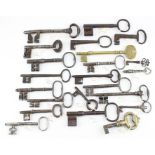 A collection of assorted antique keys, to include a brass Wolverhampton key, Banbury type key,