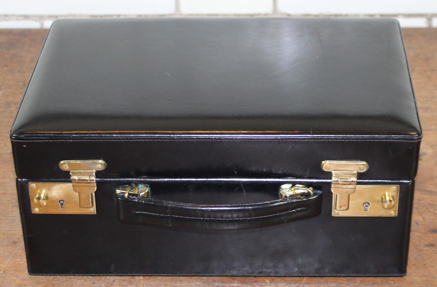 **REOFFER IN APR LONDON 60/80**A good black leather vanity case, fitted with a lift out tray and - Image 3 of 5