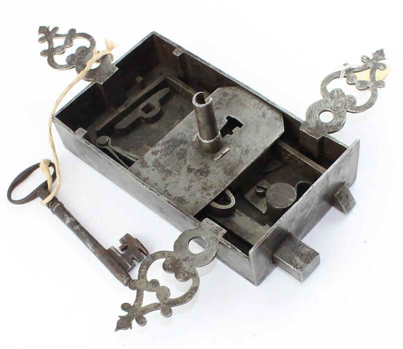 An 18th century Continental steel antique lock with pierced ears (not original key) - Image 4 of 4