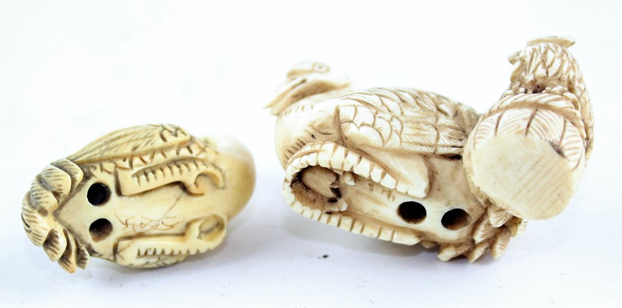 Japanese Meiji Period (1868-1912) ivory netsuke, realistically carved as a crane alongside a hen - Image 4 of 4