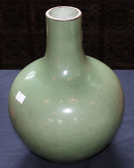 **REOFFER IN APR LONDON 120/180**A 19th century Chinese bulbous porcelain monochrome vase, with - Image 5 of 6
