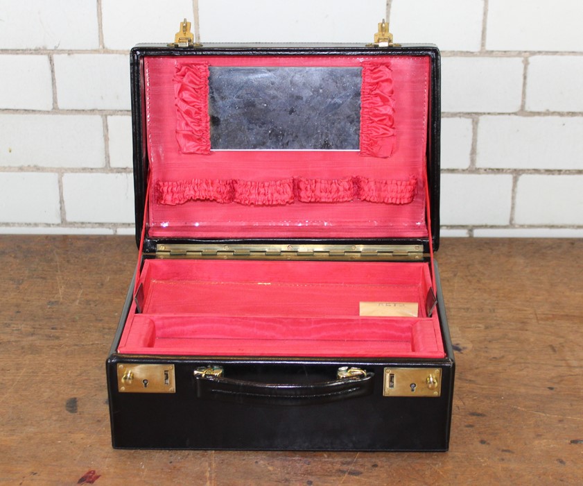 **REOFFER IN APR LONDON 60/80**A good black leather vanity case, fitted with a lift out tray and - Image 4 of 5