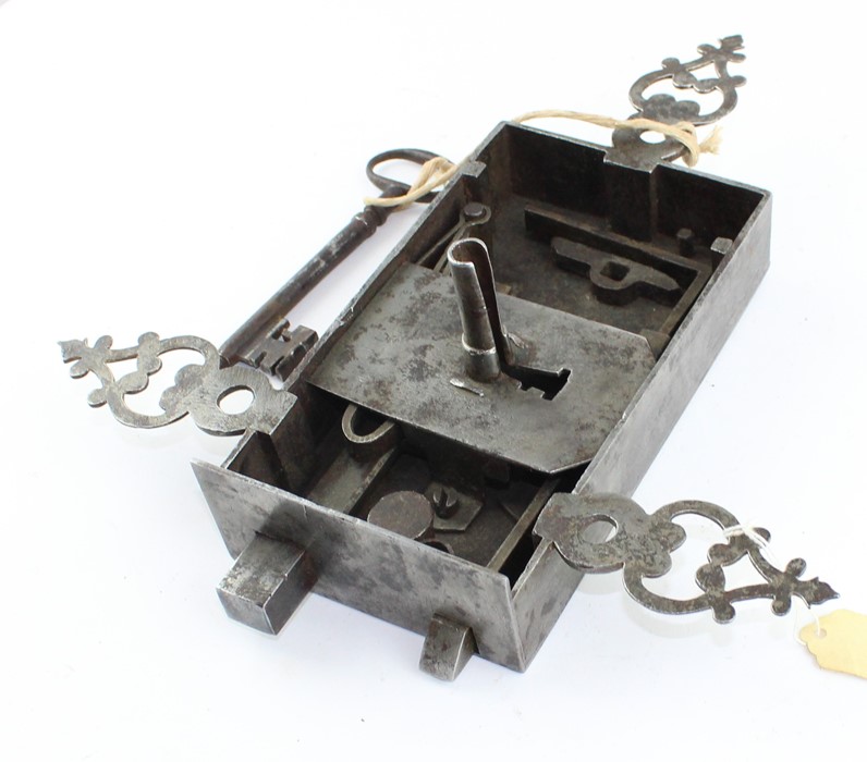 An 18th century Continental steel antique lock with pierced ears (not original key) - Image 3 of 4