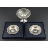 A pair of boxed silver Armada dishes, by William Comyns & Sons Ltd, assayed London 1989,diameter 9.