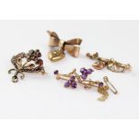 A 9ct. yellow gold, amethyst and seed pearl bar brooch, having central 'S' scroll mount at an angle,