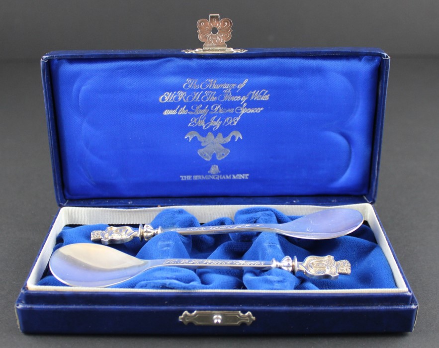 A pair of limited edition silver Royal wedding commemorative spoons, by Birmingham mint, assayed - Image 2 of 4