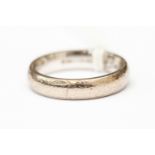 An 18ct white gold wedding band, court section, size M, width approx 4mm, weight approx 6.