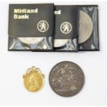 ****AUCTIONEER TO ANNOUNCE CHANGE TO GUIDE ****A Victorian gold Sovereign dated 1888,