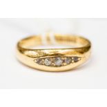 A diamond set 18ct gold ring, five graduated diamonds claw set in a row, size M,
