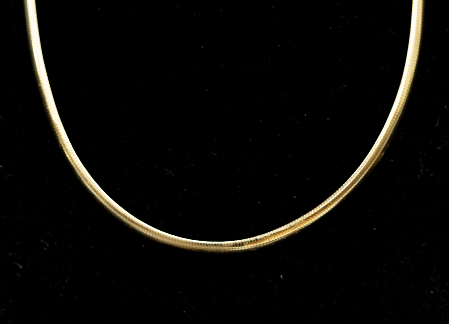 A 9ct gold flat omega link collar, length approx 16'',