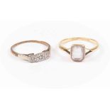 An Edwardian diamond ring illusion set dress ring, set with three diamonds in 18ct gold,
