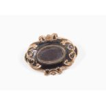 A Victorian mourning brooch inscription for 1852,