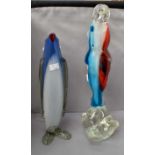 One Studio glass penguin and figures holding each other called 'The lovers'