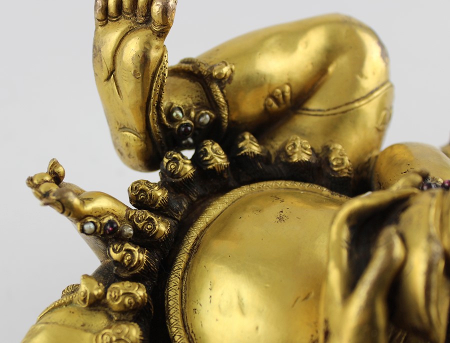 An early 20th century Sino-Tibetan gilt bronze of a seated Mahakala, the wrathful Diety having a - Image 6 of 8