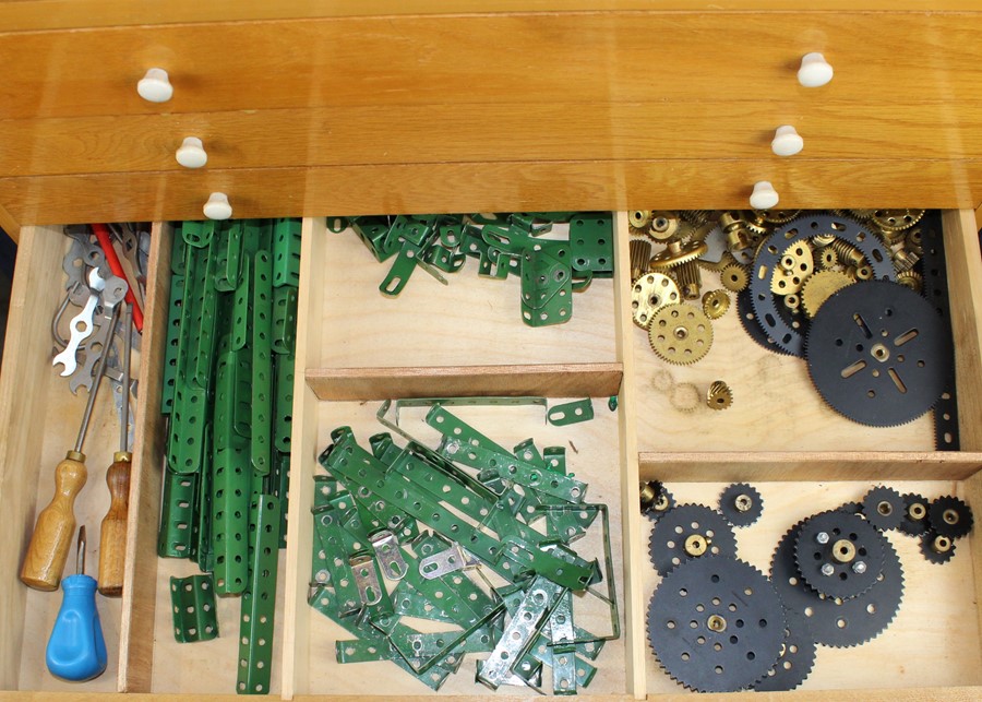 A large quantity of early Meccano, comprising plates, wheels, cogs and parts contaIned in a - Image 6 of 6