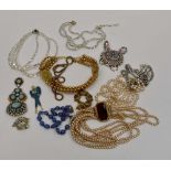 A quantity of costume jewellery