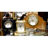 A Bakelite mantle clock and an oak mantle clock together with a Seiko quartz mantle clock (3)