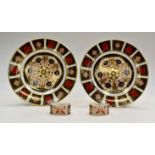 A pair fo Royal Crown Derby Imari cabinet plates, 21.