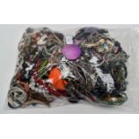 1 bag of assorted costume jewellery