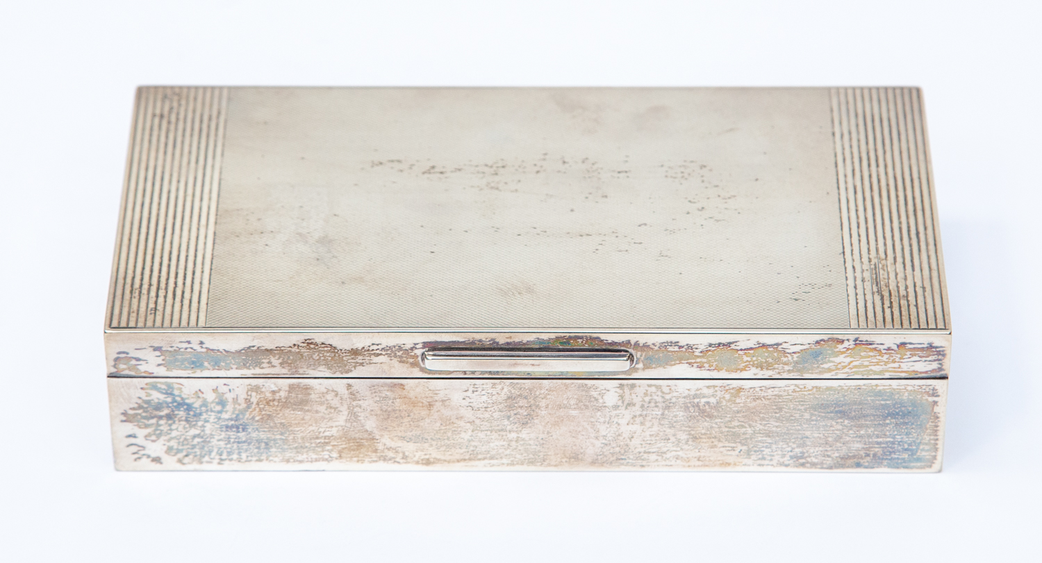 Silver, London 1948, wood lined engine turned cigarette box, total gross weight 14.