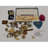 Collection of costume jewellery including yellow metal and white metal items