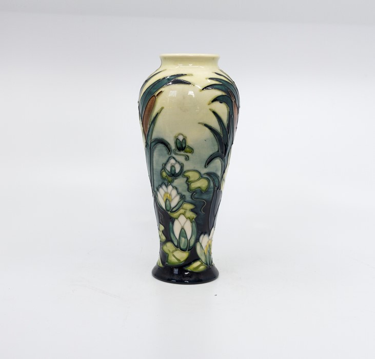 Moorcroft vase (1995). Second. Ht 20cm