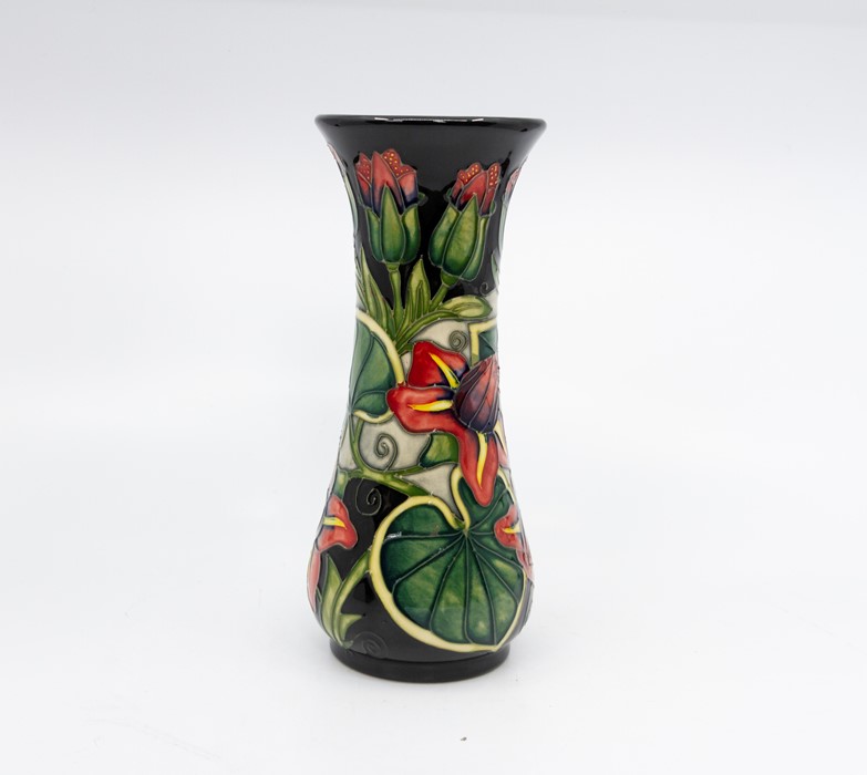 Moorcroft vase (1999). Second. Ht 21cm