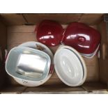 8 items Worcester oven Palmyra pattern dinner service and four pieces Gratina Ware (red ground)