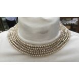 A vintage pearl collar