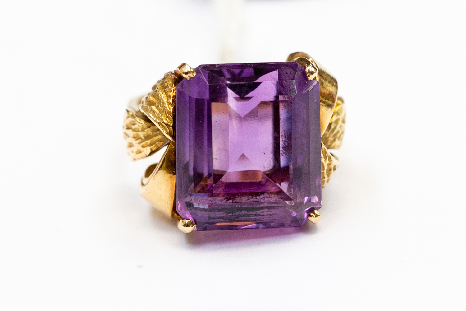 An amethyst and 18ct gold ring, the octagonal stone measuring approx 14 carats,