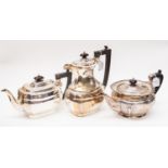A George V Mappin & Webb silver teapot, Sheffield 1928,