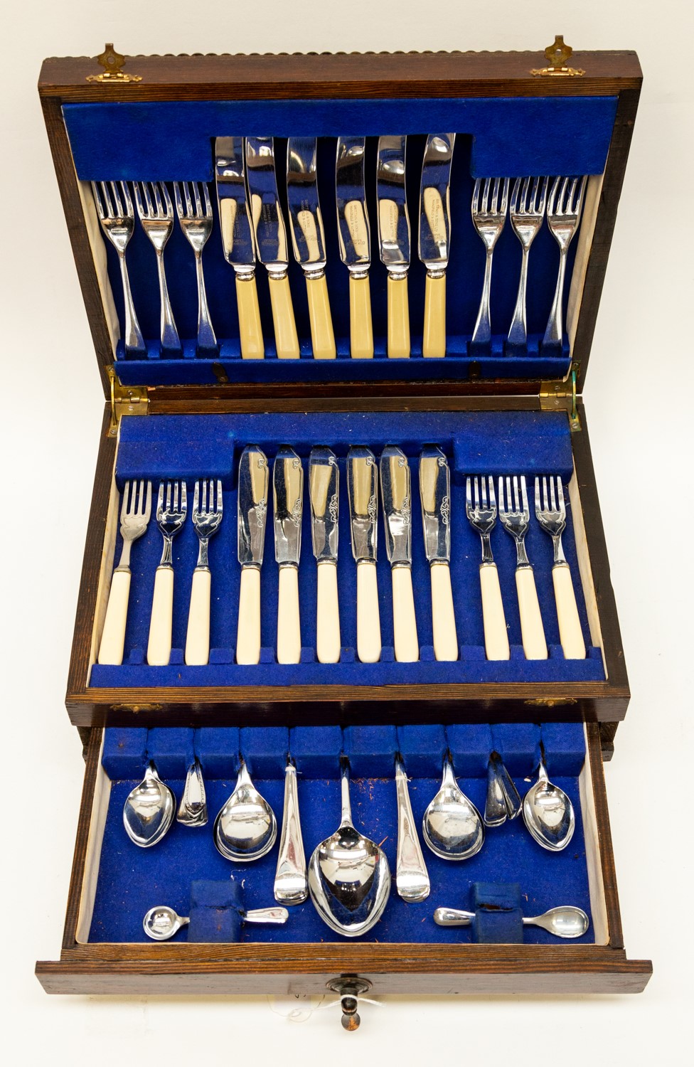 Oak canteen of cutlery,