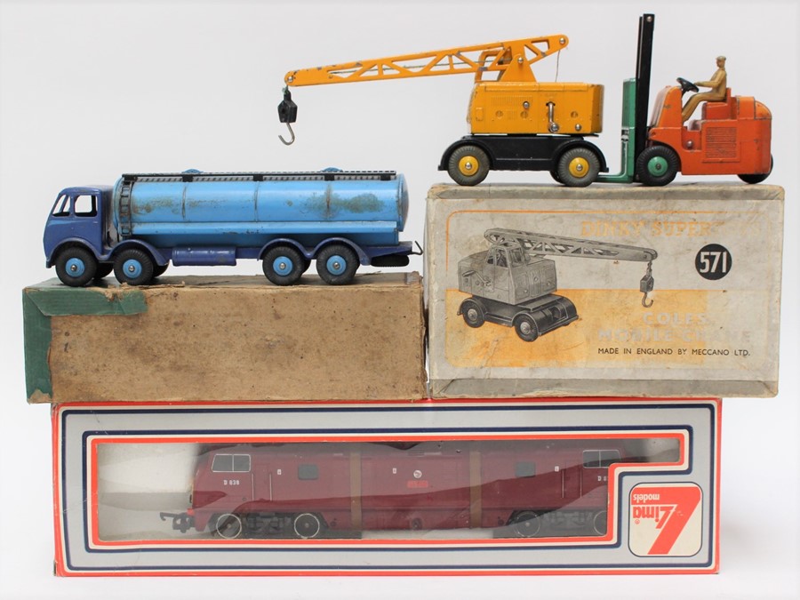 Diecast: A boxed Dinky Supertoys, '571' Coles Mobile Crane, as found, together with a Dinky