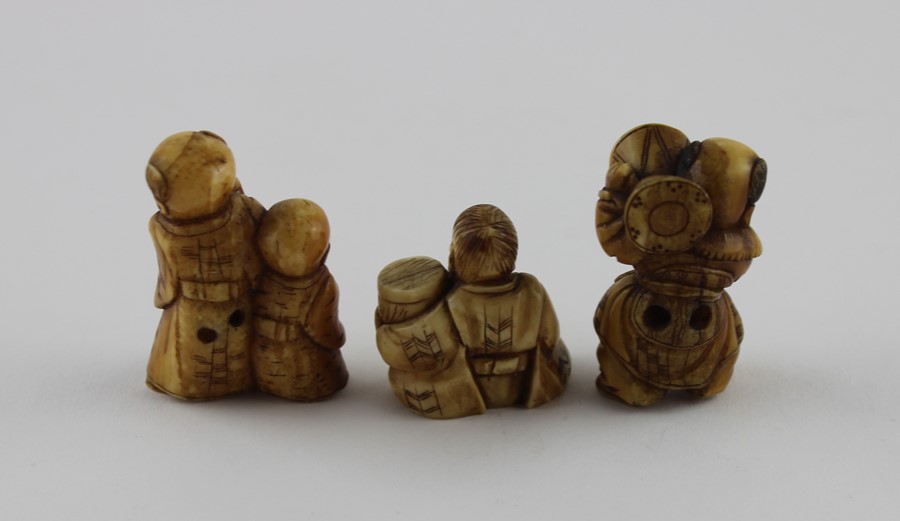 A collection of three 19th century Meiji period netsuke - Image 3 of 4