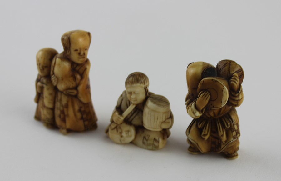 A collection of three 19th century Meiji period netsuke - Image 2 of 4