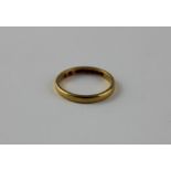 A 22ct. yellow gold band, hallmarked Birmingham 1927. (3.1g)