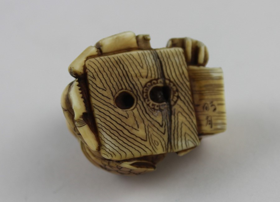 A collection of Japanese Ivory and wooden items to Include a Meiji Period Netsuke , Okimono figure - Image 6 of 6