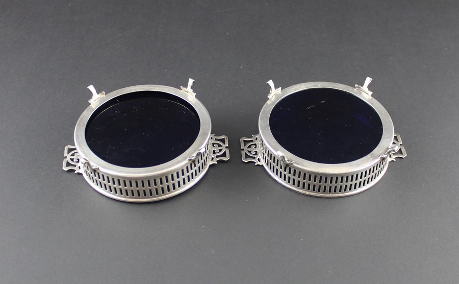 A pair of Robinson & Co Ltd (Singapore & Kuala Lumpur) silver plated circular butter dishes, each - Image 3 of 4
