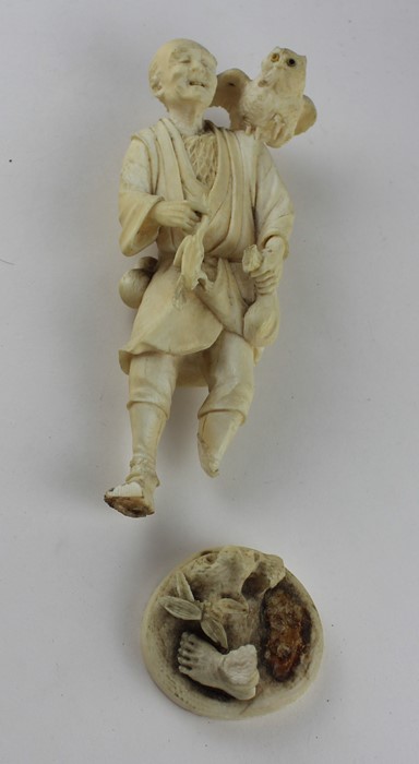 A collection of Japanese Ivory and wooden items to Include a Meiji Period Netsuke , Okimono figure - Image 2 of 6