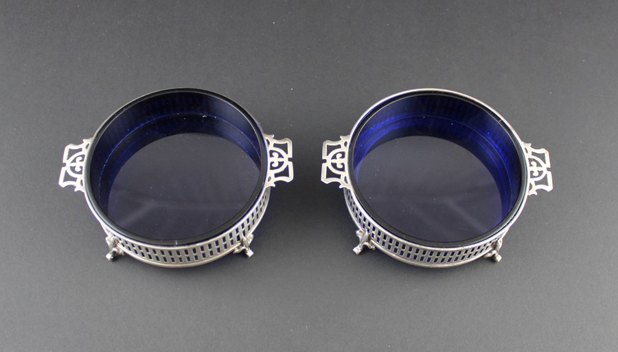 A pair of Robinson & Co Ltd (Singapore & Kuala Lumpur) silver plated circular butter dishes, each - Image 2 of 4